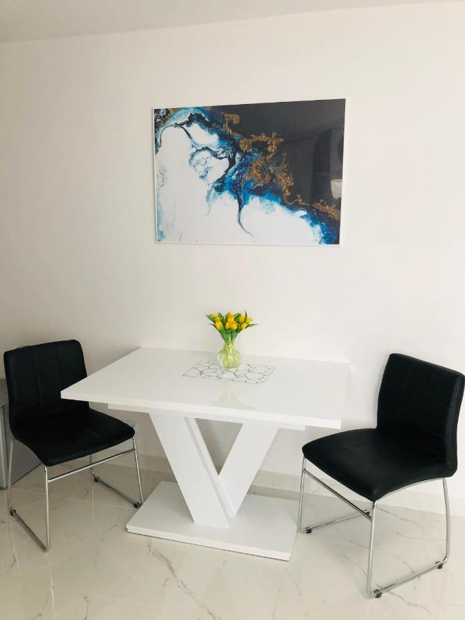 שורזוב Kaliny Apartamenty Wanny Z Hydromasazem מראה חיצוני תמונה