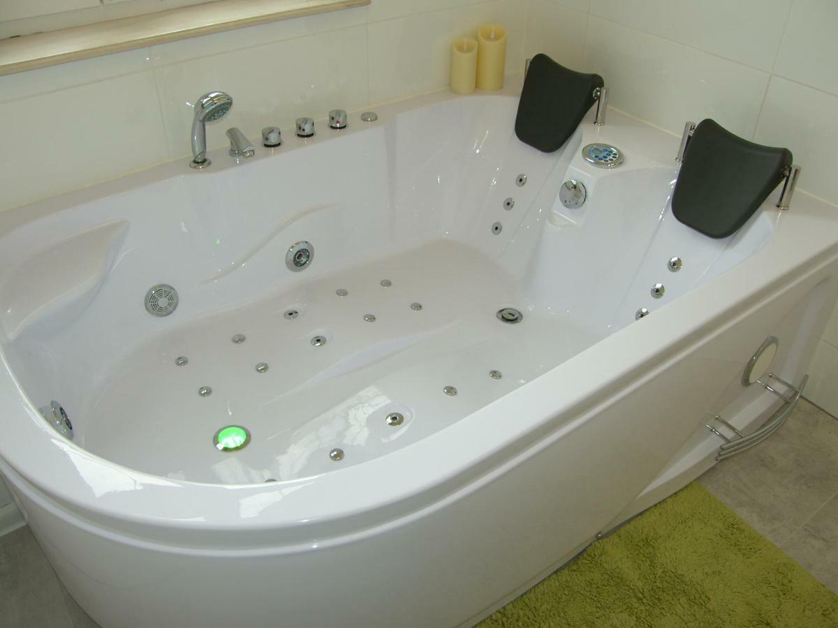 שורזוב Kaliny Apartamenty Wanny Z Hydromasazem מראה חיצוני תמונה